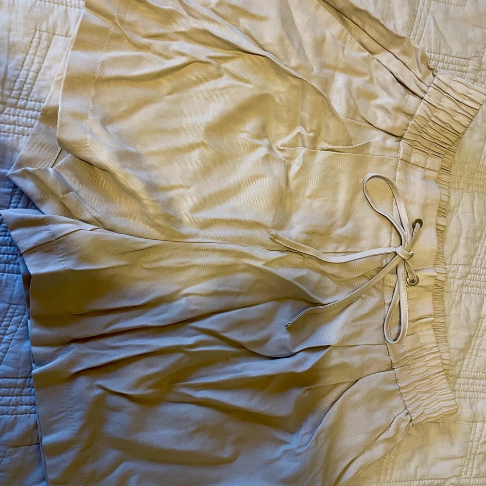 Dynamite High Waist Shorts in Cream